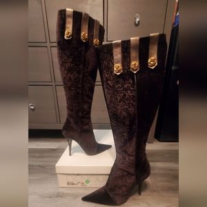 Dénouée Brown velvet and gold boots